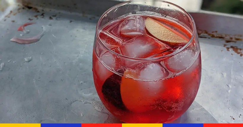 Tuto : un spritz romarin et pêche pour vos soirées d’été