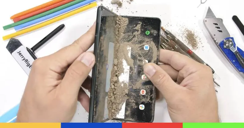 Vidéo : un youtubeur bousille le Samsung Galaxy Z Fold 3 à 2 000 euros