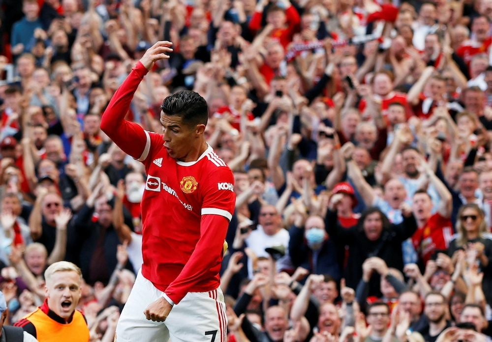 Cristiano Ronaldo casse le téléphone d’un jeune spectateur après la défaite de Manchester United, la police ouvre une enquête