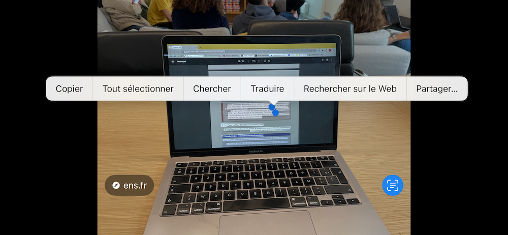 Grâce à iOS 15, un étudiant pompe les notes de cours dans un amphi