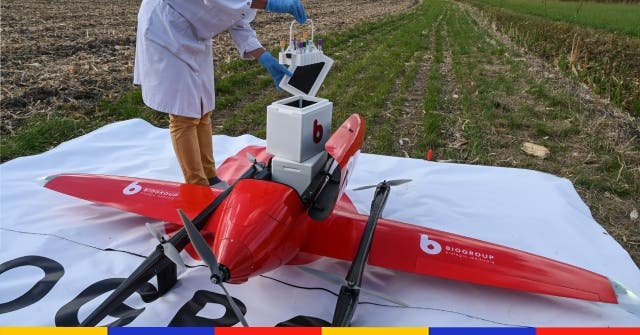 <p>Image d&#8217;illustration : vol d&#8217;essai de transport d&#8217;échantillons médicaux effectué par le laboratoire Biogroup près de Lyon, en octobre 2021. © PHILIPPE DESMAZES / AFP</p>
