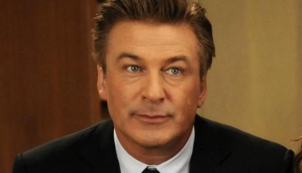 Tir mortel sur un tournage : la famille de la victime porte plainte contre Alec Baldwin