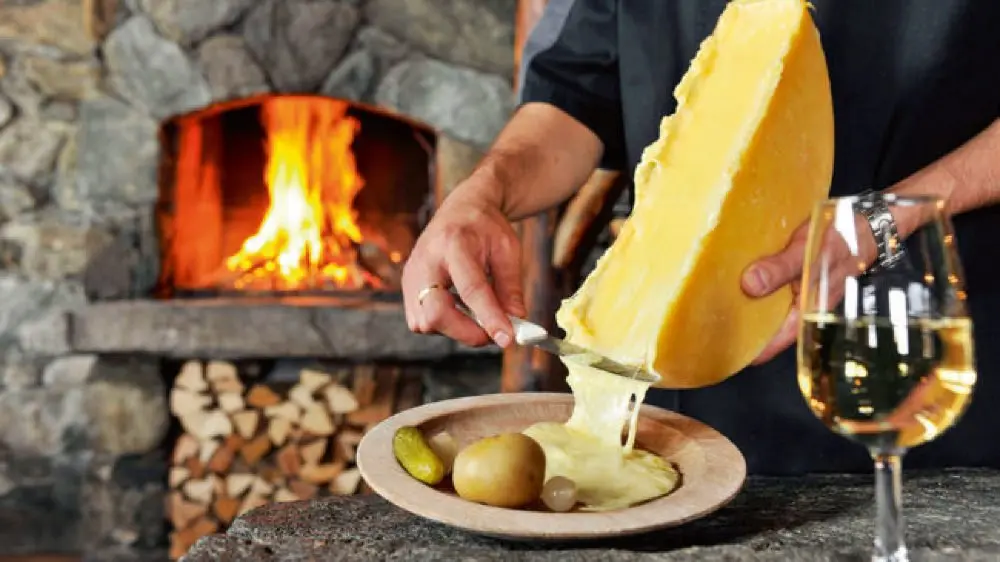 Aux championnats du monde de raclette, la Suisse écrase tout sur son passage