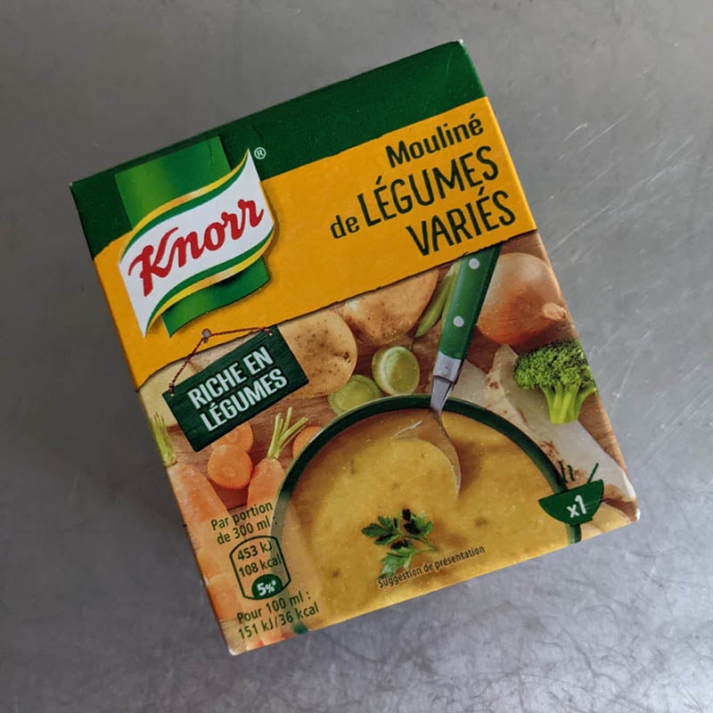 KNORR Le bon goût de légumes variés dans une soupe liquide. Cette soupe en  brique est