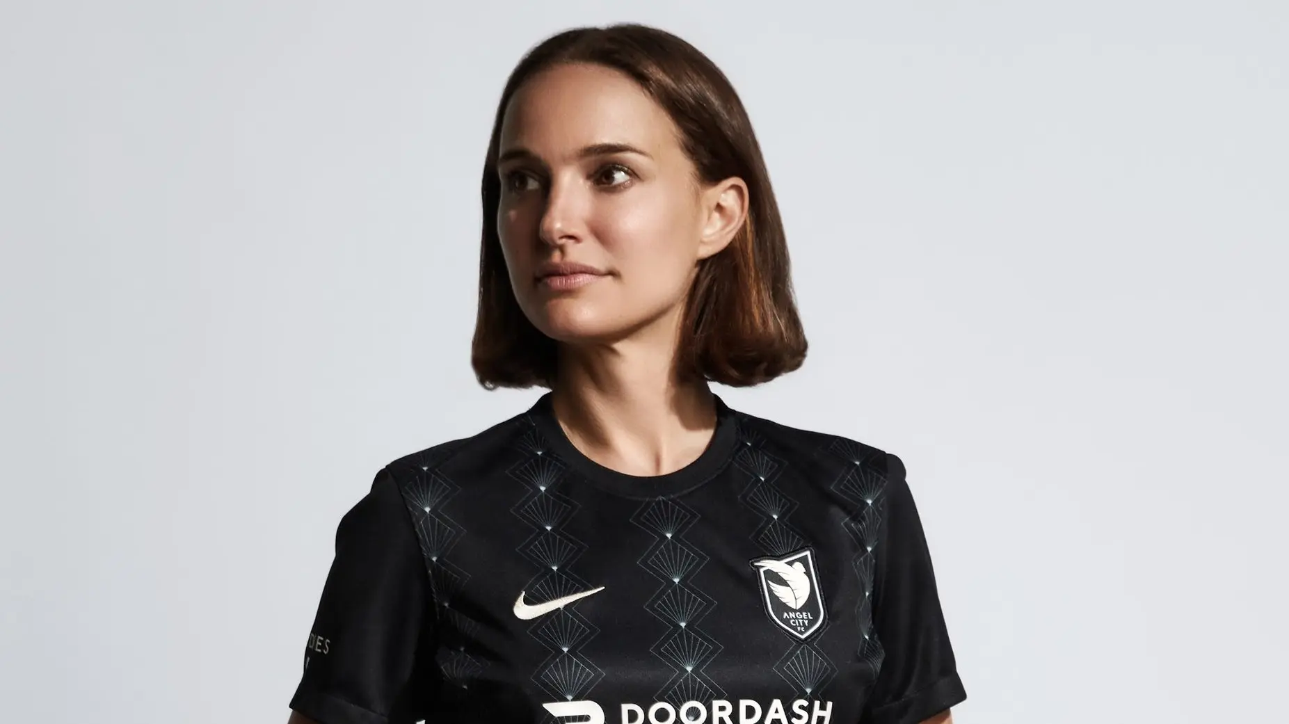 Natalie Portman et Eva Longoria présentent le maillot de foot de la nouvelle franchise féminine de Los Angeles