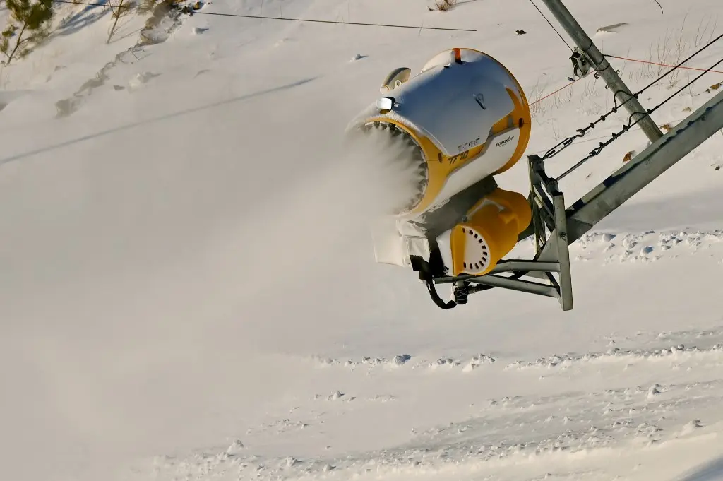 Pour les JO de Pékin, des canons à neige font grincer les dents