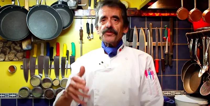Le chef le plus célèbre de l’Internet francophone sort (enfin) son bouquin de cuisine