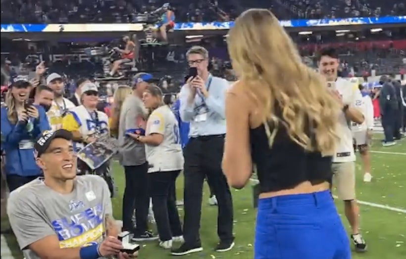 Il gagne le Super Bowl puis demande sa petite amie en mariage (et elle a dit oui)