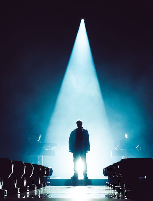 OrelSan triomphe à Bercy avec un show généreux et dense en surprises