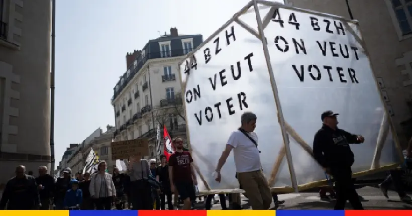 Nantes : des manifestants réclament la réunification de la Bretagne avec une urne géante