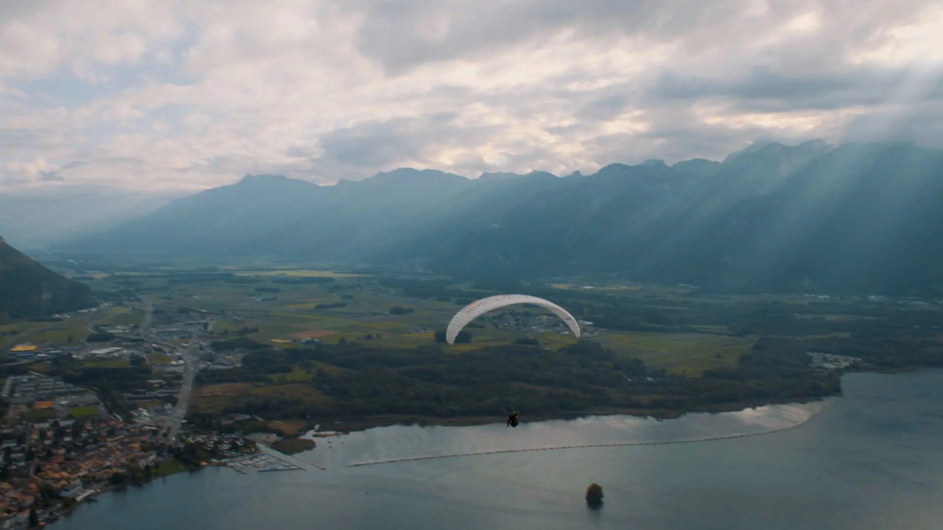 Vidéo : Les aventures d’Anis en Suisse, découvrez Lausanne et Montreux Riviera !