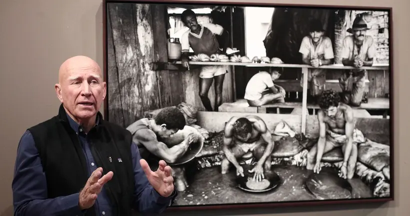 Sebastião Salgado exposera ses photos dans une immense structure en bambou