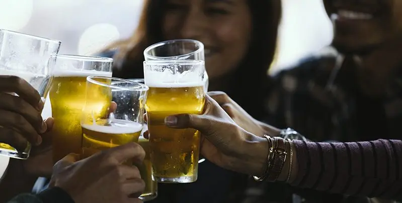 C’est officiel : les Français boivent moins d’alcool… et ont enfin trouvé comment le remplacer