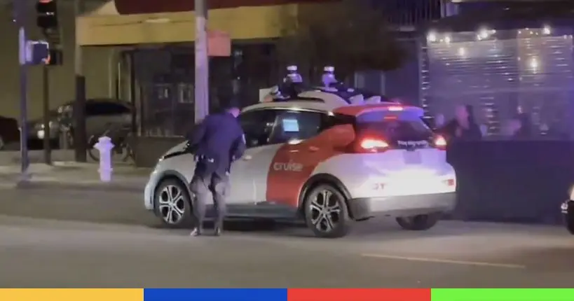 Arrêtée par la police, une voiture sans conducteur tente de “fuir” l’interpellation