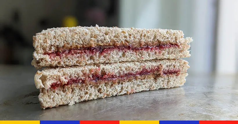 Un petit sandwich au beurre de granola et confiture de framboise (c’est comme l’Amérique, mais en plus chic)