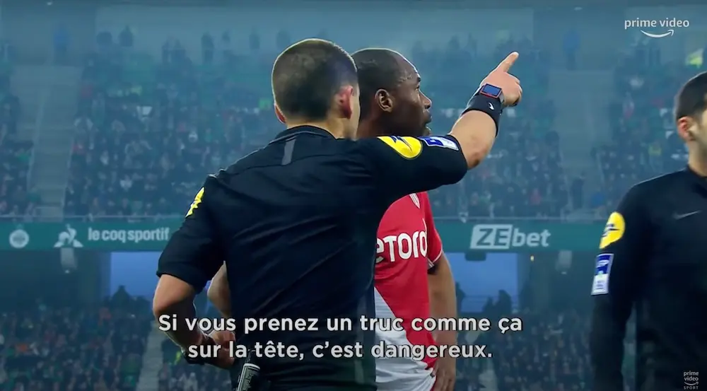 Alors, ça donne quoi, quand un arbitre de foot est équipé d’un micro ?