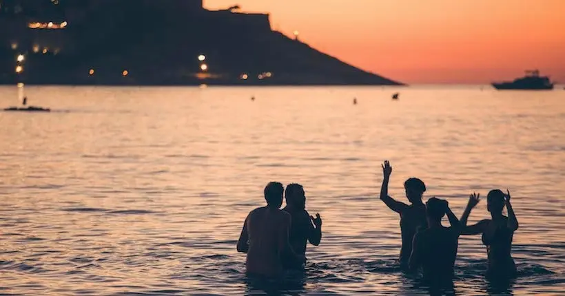 Cet été, la programmation de Calvi on the Rocks vous fera kiffer les pieds dans l’eau