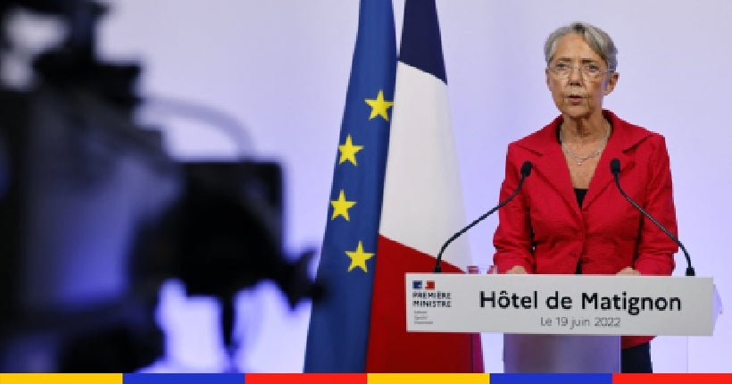 Élisabeth Borne a remis sa démission à Macron, qui l’a refusée “afin que le gouvernement reste à la tâche”