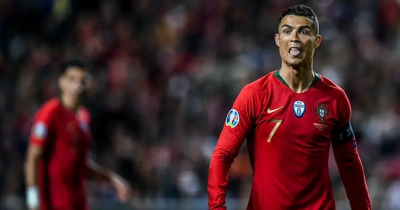 Un Ukrainien de 14 ans vend son maillot de Cristiano Ronaldo dédicacé pour venir en aide à son pays