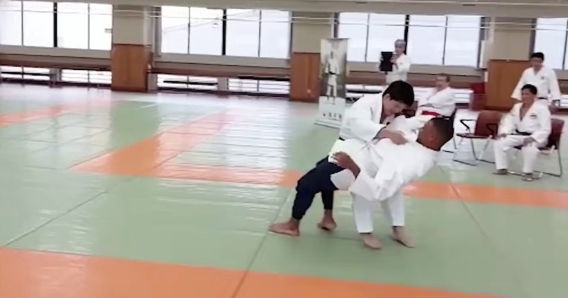 Quand les joueurs du PSG s’essaient au judo (et affrontent Teddy Riner)