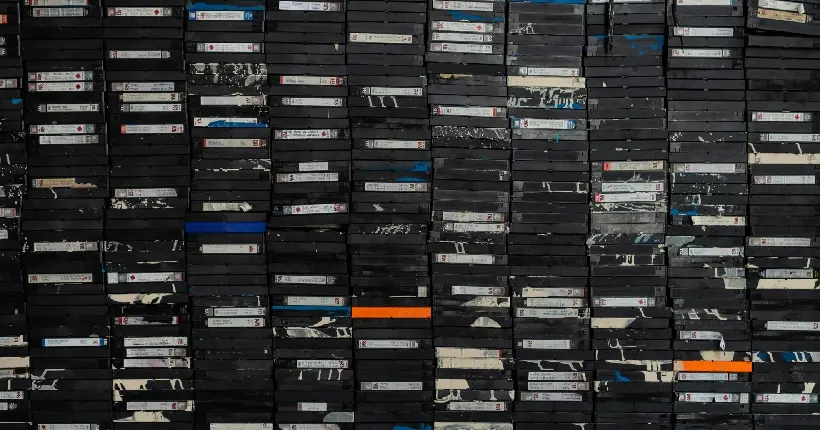 Après les vinyles et les Polaroid, la cassette vidéo est le nouvel objet de collection en vogue