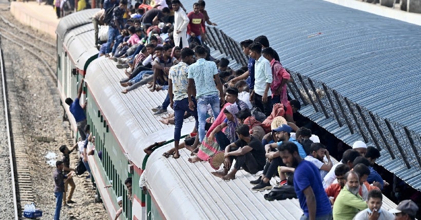 Voyager sur le toit des trains ne sera plus autorisé au Bangladesh