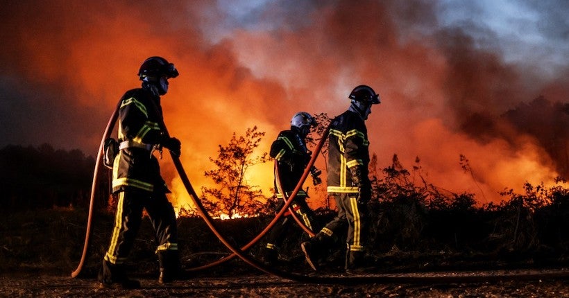 En Gironde, 14 000 hectares ravagés par les feux de forêt qui s’étendent jusqu’à l’océan