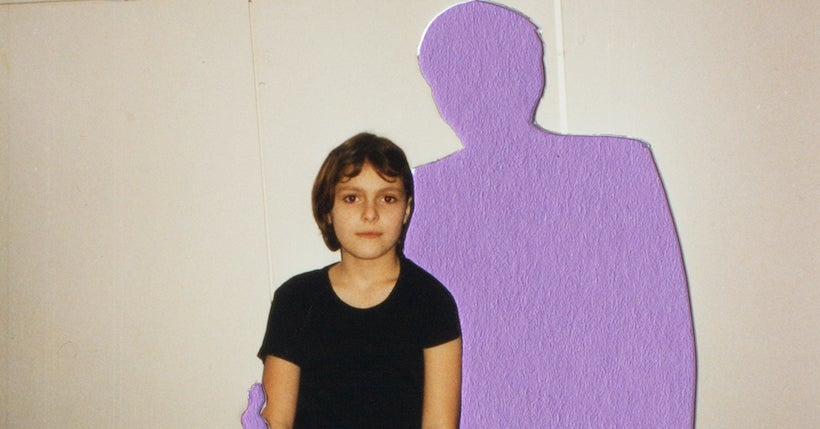 Mika Sperling raconte l’inceste dont elle a été victime dans un projet photo poignant
