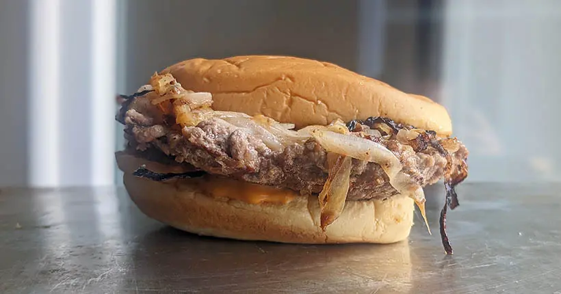 Le roi du smash burger vient d’Oklahoma et on vous explique comment le préparer