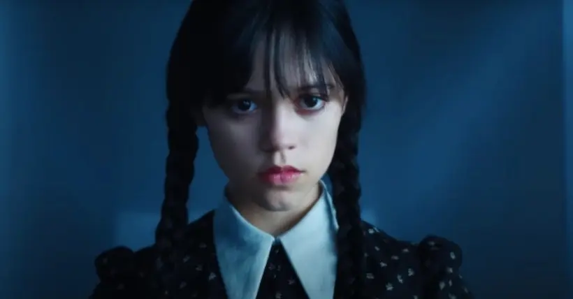 Wednedsay, la série de Tim Burton tirée de La Famille Addams, a enfin son trailer… et il est délicieusement dark