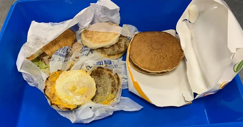 En Australie, un voyageur écope d’une amende de 2 000 dollars pour avoir transporté… deux McMuffins et un croissant au jambon