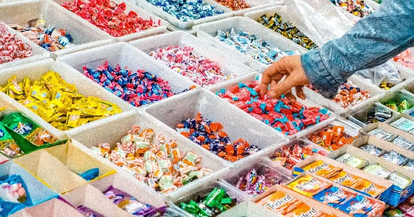 Job de rêve : 100 000 dollars par an pour devenir goûteur professionnel de bonbons