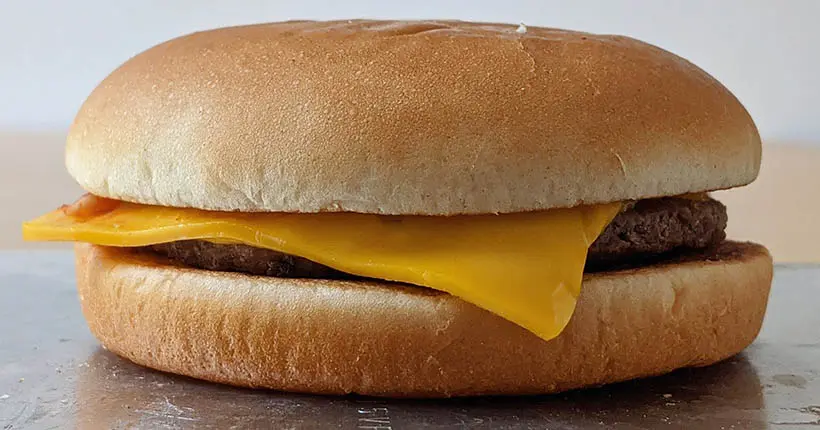 Et si le cornichon de votre cheeseburger McDo valait plus de 6 000 euros ?
