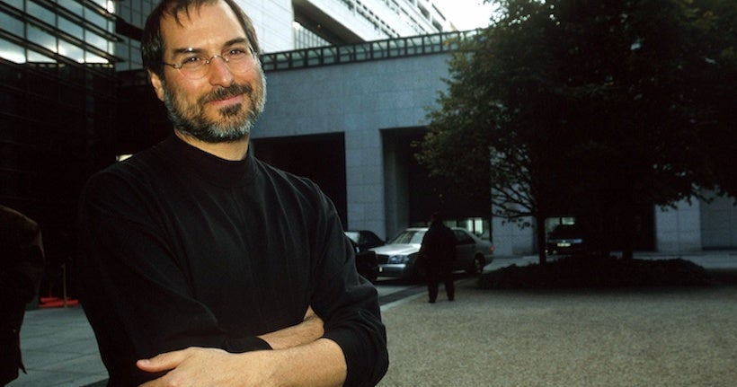 Comment l’amitié entre Steve Jobs et Issey Miyake s’est tissée autour d’un simple col roulé