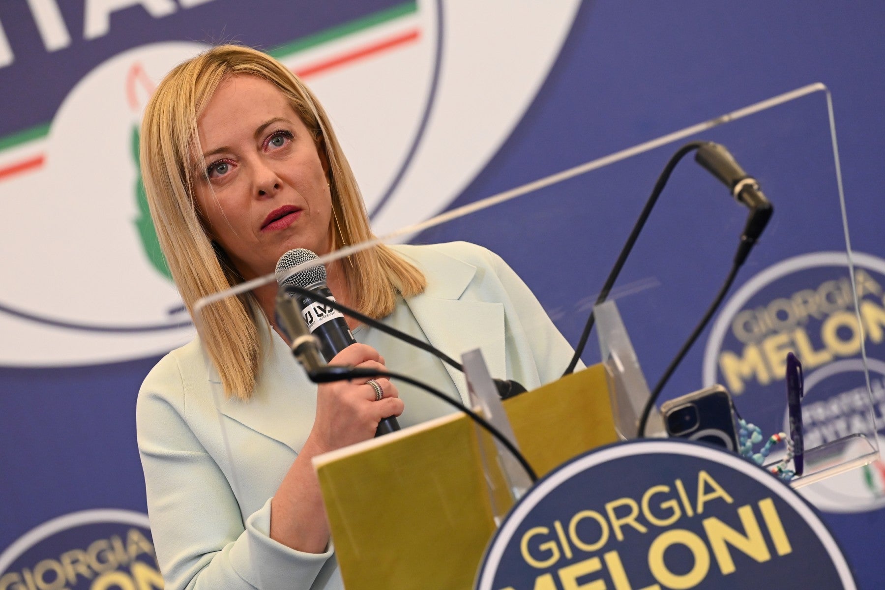Qui est Giorgia Meloni, la présidente du parti post-fasciste en passe de devenir cheffe du gouvernement italien ?
