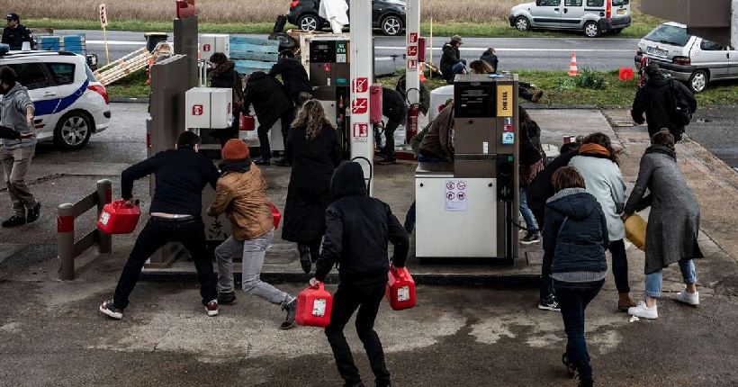 Pénurie d’essence : que faire pendant les 3 heures d’attente dans la queue à la station-service ?