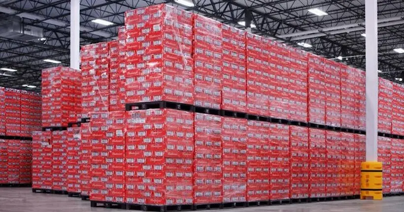 L’alcool interdit à la Coupe du monde 2022, pas grave, Budweiser a trouvé un moyen d’écouler ses fûts