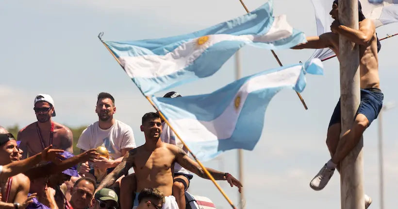 Poupée Mbappé, supporters blessés et évacuation en hélicoptère : les festivités en Argentine ont viré au n’importe quoi