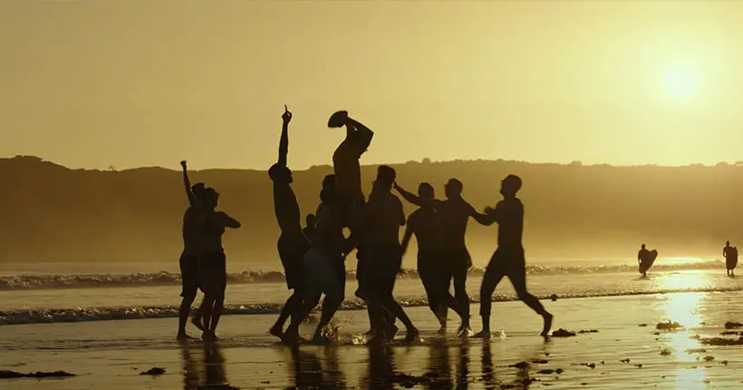 Cher Paramount+, nous aussi on veut la scène de la plage de Top Gun : Maverick en boucle pendant 3 heures sur YouTube