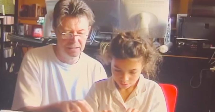 David Bowie playing the piano with his daughter, the most moving video you’ll see today