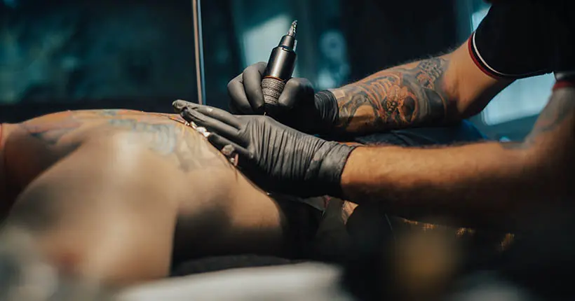 Ce salon de tatouages éphémères tatouait des tatouages… pas franchement éphémères