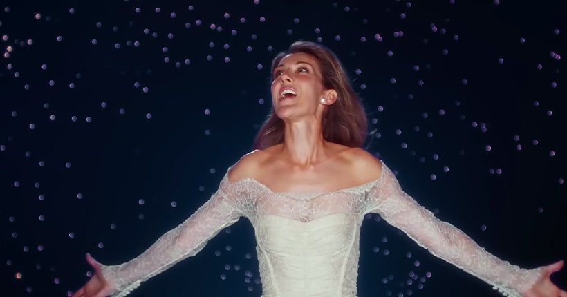 Pour les 25 ans du film Titanic, Céline Dion révèle un nouveau clip de “My Heart Will Go On” et on a encore pleuré