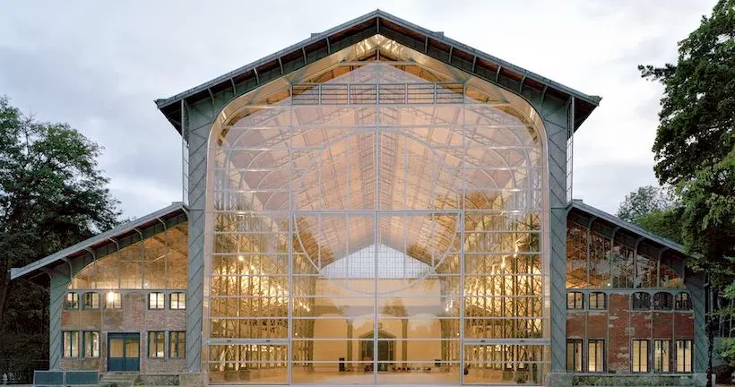 Près de Paris, ce gigantesque hangar à ballons dirigeables renaît en centre d’art