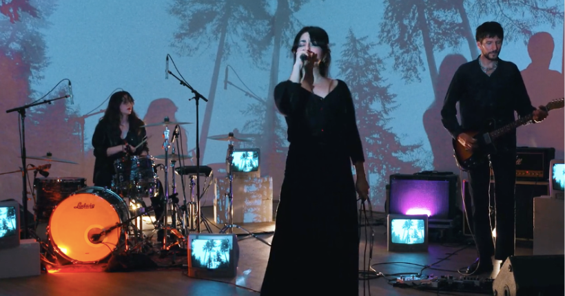 La puissante performance de Nili Hadida en plan-séquence live chez Näkymä