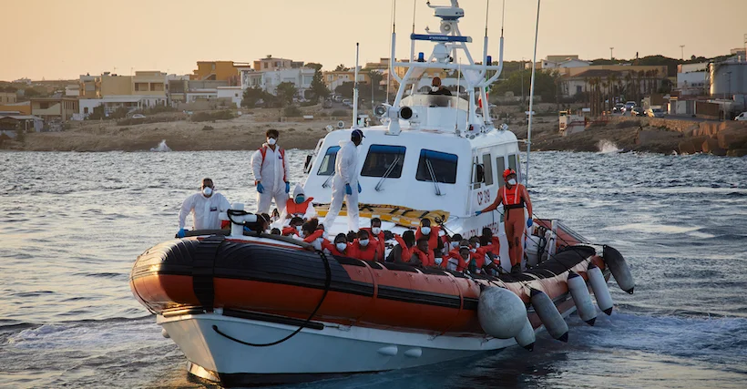 Le navire affrété par Banksy pour secourir des migrants a été arrêté par l’Italie
