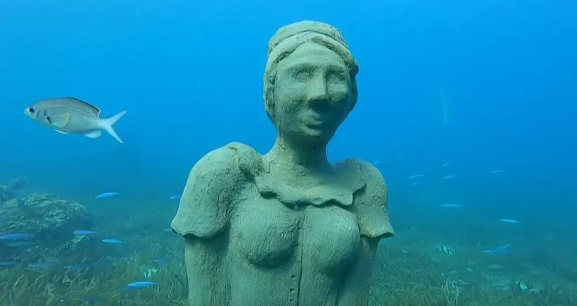 La fabuleuse histoire de cette statue de la Vierge immergée qui sert à protéger les coraux