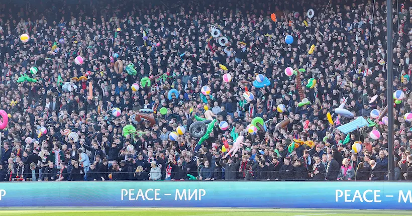 Dans le stade de Feyenoord, c’était ambiance plage pour le match face à la Roma