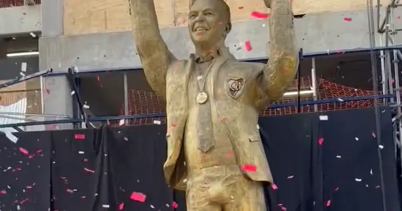 La statue de Marcelo Gallardo en Argentine en a des grosses et ça fait polémique