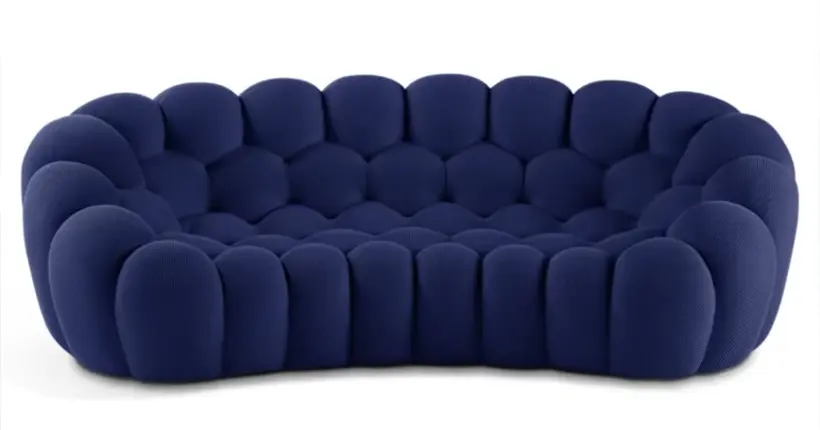 Mais c’est quoi cette histoire de canapé bleu dont tout le monde parle sur Internet ?