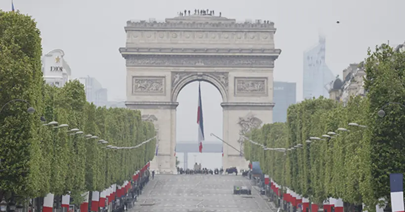 Sortez vos stylos : une dictée géante va avoir lieu sur les Champs-Élysées